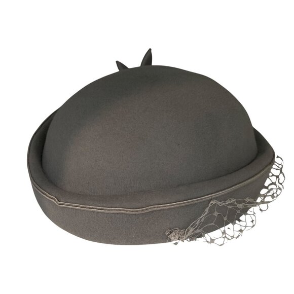 Vintage Anita Pineault Gray Felt Hat With Satin Bow Netting & Rhinestone Accents - Picture 5 of 13